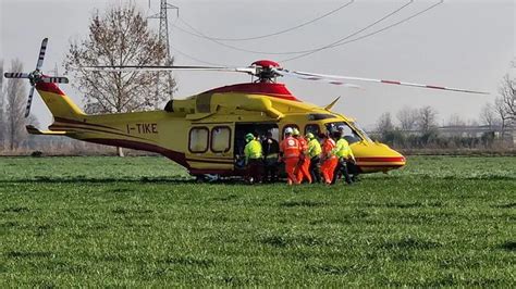 pompiano uomo si da fuoco|Si dà fuoco nei campi a Pompiano: soccorso un。